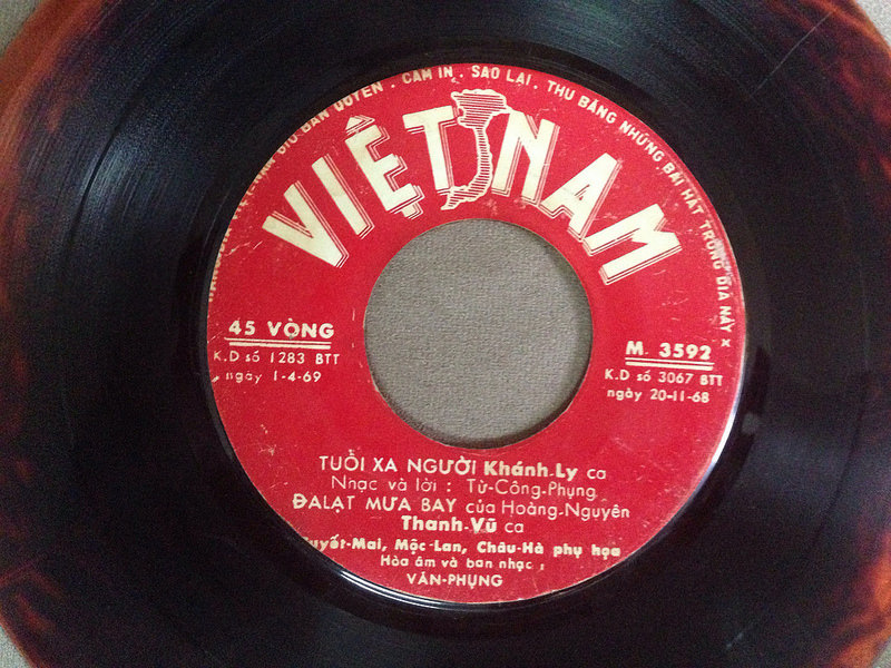 Đĩa Nhựa Việt Nam - Tuổi Xa Người